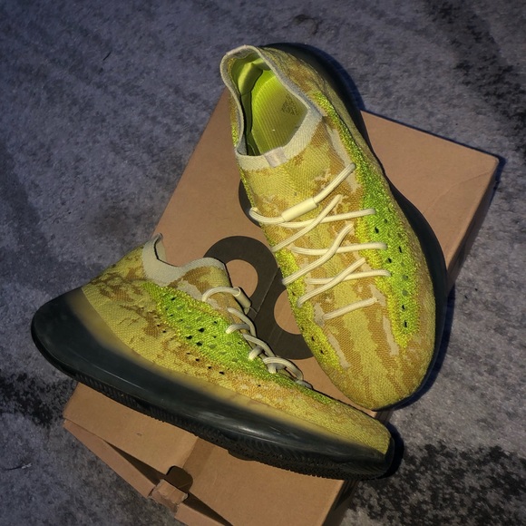 Yeezy Boost 380 - Picture 5 of 6